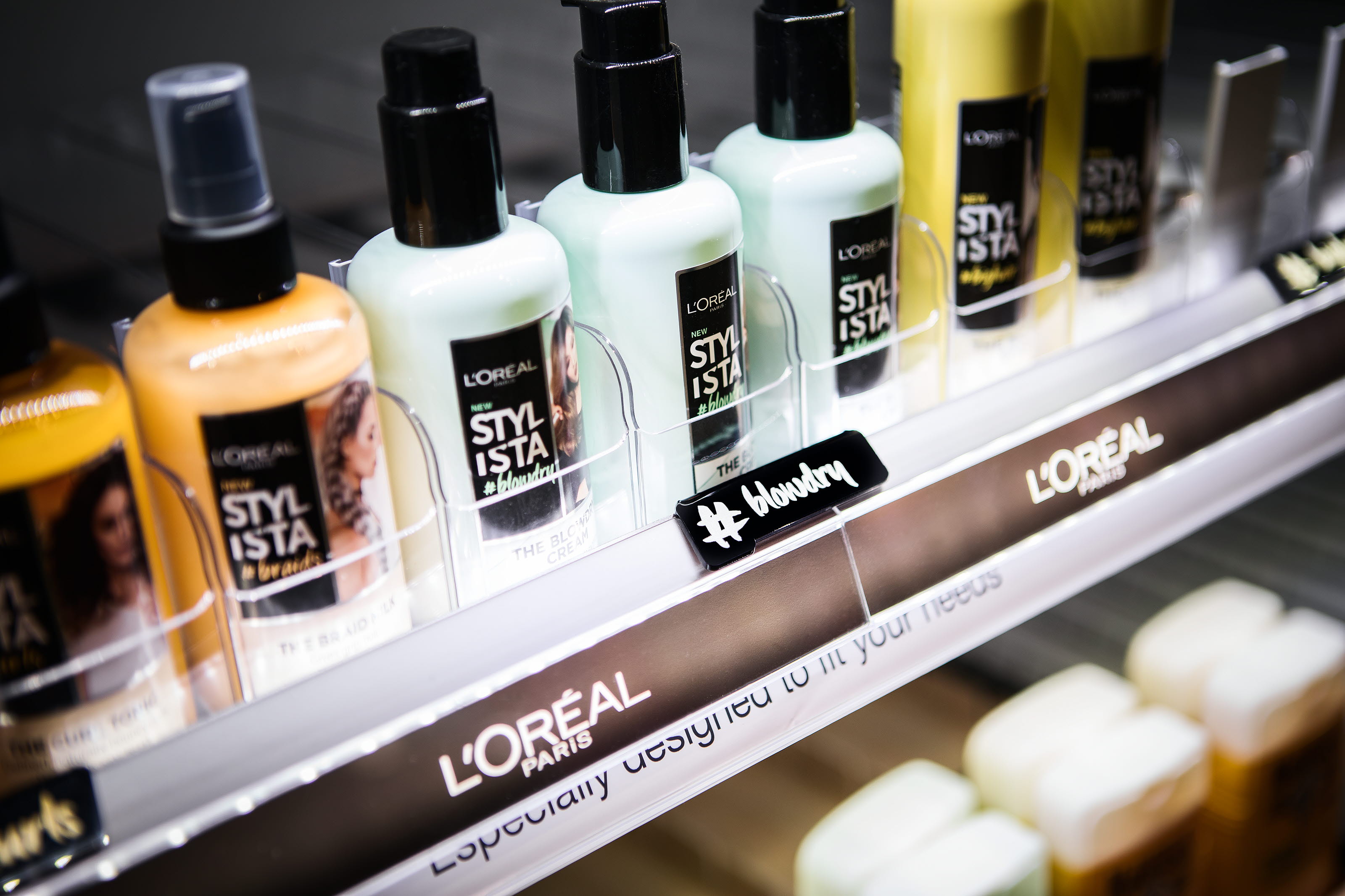 BespokeSolution_Loreal_EuroShop_Dusseldorf_Germany_2020_001.jpg